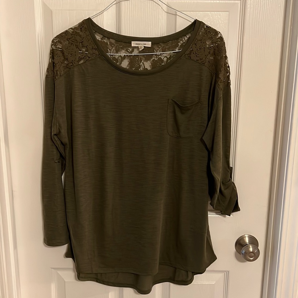 Green 3/4 sleeve lace tee